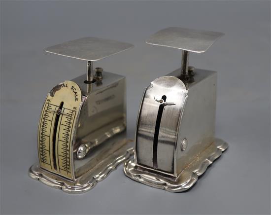 Two similar silver letter scales, Levy & Salaman? Birmingham, 1899 and Mappin & Webb, Birmingham, 1912, 8.5cm et infra.